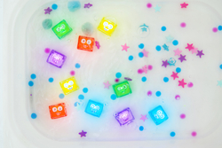 Glo Pals, Kostki sensoryczne świecące w wodzie Lumi - zabawka kąpielowa, kolor fioletowy